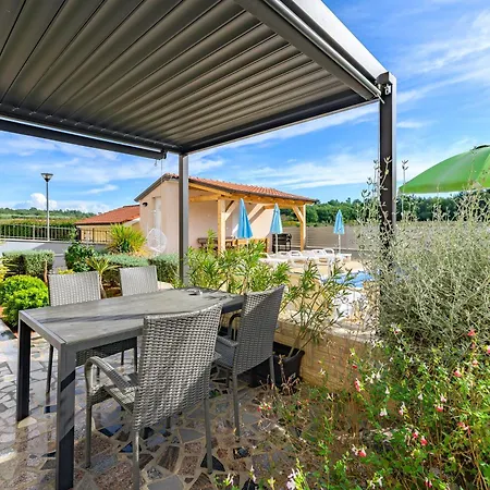 Stancija Amorozo 5 Ap 2 Apartman