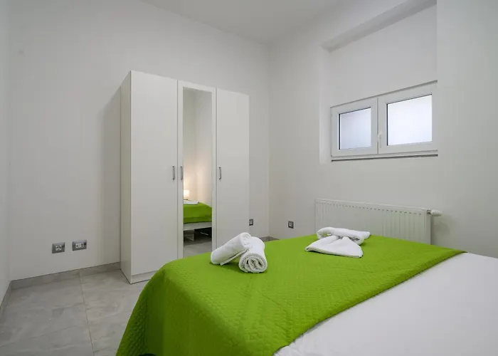 Stancija Amorozo 5 Ap 2 * Пореч