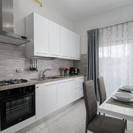 Stancija Amorozo 5 Ap 2 *