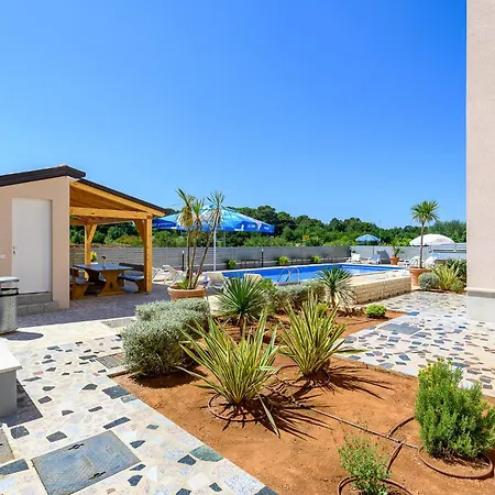 Stancija Amorozo 5 Ap 2 * Πόρετς